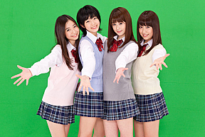 週刊少年マガジンの新CMに出演する ミスマガジン2011 綾乃美花・秋月三佳・朝倉由舞・衛藤美彩　(C) 講談社