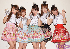 me-me(ミーム) 左から 桜ここみ・成瀬心美・めぐり・神咲詩織・Maika