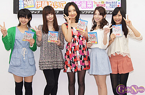 左から秋月三佳・朝倉由舞・気谷ゆみか・伊藤れいこ・木下麗菜