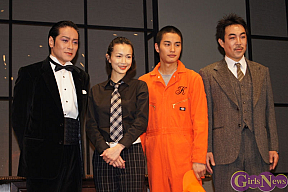 左から山崎銀之丞・長谷川京子・中村蒼・武田義晴