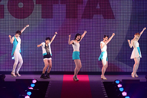 Girls Award 2012 SPRING／SUMMERに出演した bump.y (C) ポニーキャニオン