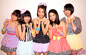 9nine 左から佐武宇綺・村田寛奈・吉井香奈恵・川島海荷・西脇彩華