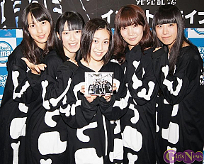 ひめキュンフルーツ缶(左から奥村真友里・河野穂乃花・岡本真依・谷尾桜子・菊原結里亜)