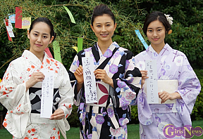 「otogi★story」完成披露上映会 左から宮崎香蓮・菊川怜・忽那汐里