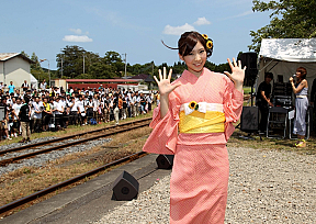 岩佐美咲 (C) 徳間ジャパンコミュニケーションズ