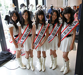 ルミネマン渋谷の一日店長を務めた 東京女子流 (C) avex
