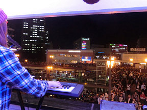 『奥華子BEST --My Letters-』発売記念特別企画街頭ライブ