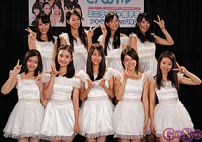 「さんみゅ~」(前列左から野田真実・中山冴恵・木下綾菜・長谷川怜華・新原聖生、後列左から京極友香・西園みすず・山内遥・小林弥生)