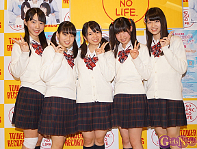 制服向上委員会 左から齋藤優里彩・清水花梨・小川杏奈・森朱里・香取優花