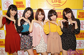 夢みるアドレセンス 左から小林玲・志田友美・荻野可鈴・京佳・山田朱莉