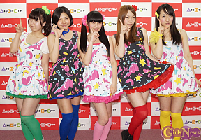 ICTラブリ～ず!! 左から服部晴日・佐藤ゆずき・佐々木璃花・上原麻衣・緒方潤子