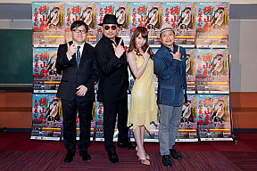 左から秋元康氏(プロデュース)・横山剣・永尾まりや・ラサール石井(脚色・演出)