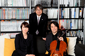 小説「恋する日本語」の世界を朗読した吉瀬美智子(左)