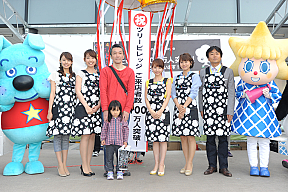 Tree Villageのご来店者数累計100万人を突破のお祝いに駆け付けた各局アナウンサーと東京スカイツリー公式キャラクター