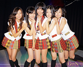 つりビット 左から竹内夏紀・安藤咲桜・聞間彩・長谷川瑞・小西杏優