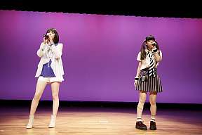 藍井エイル(左)・春奈るな(右)