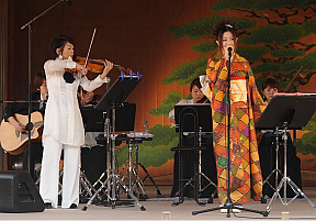 「Tsunamiヴァイオリン」(奏者＝中澤きみ子)と倉木麻衣