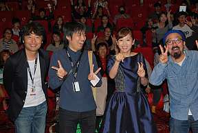 左から齋見泰正さん、向井康介さん、前田敦子さん、山下敦弘監督 (c)2013『もらとりあむタマ子』製作委員会