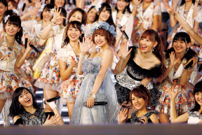 AKB48 2013真夏のドームツアー～まだまだ、やらなきゃいけないことがある～より (C)AKS