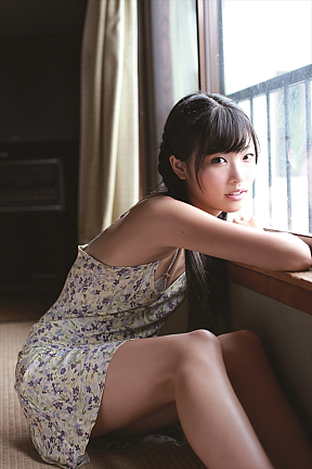 小林かれん DVD「~かれんな思い~16歳の夏は甘くて苦い...」より (C)シャイニングスター