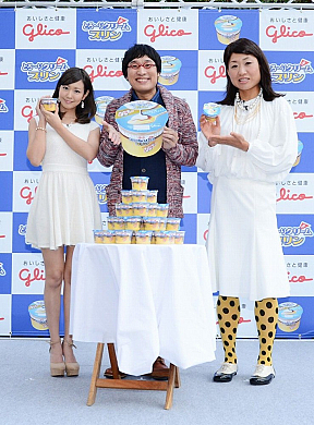 左から岩田さゆり、山里亮太、山崎静代