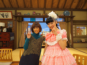 松本伊代(左)・前島亜美(右)