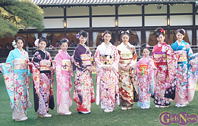 左から河北麻友子・小芝風花・井頭愛海・剛力彩芽・武井咲・忽那汐里・本田望結・宮﨑香蓮・吉本実憂