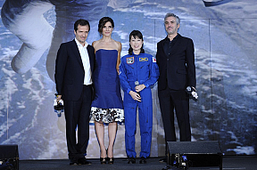 『ゼロ・グラビティ』ジャパン・プレミアより (c) 2013 WARNER BROS.ENTERTAINMENT INC.