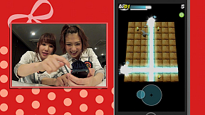 アプリを審査中 (左から)鈴木まりや、宮澤佐江