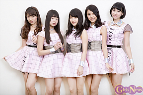9nine 左から佐武宇綺・村田寛奈・川島海荷・吉井香奈恵・西脇彩華