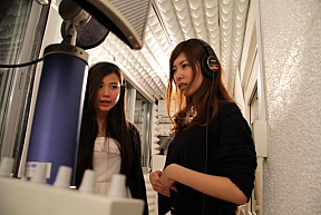 左から倉田瑠夏、橘ゆりか