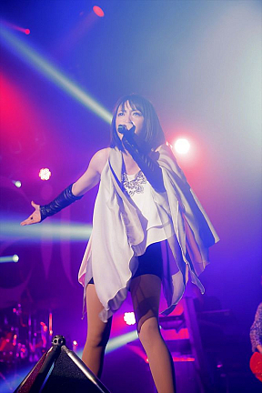 藍井エイル 「AUBE TOUR 2014」より　(C)SME Records