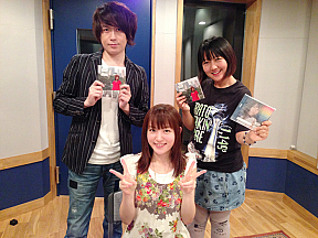 左から志倉千代丸、小松未可子、桃井はるこ