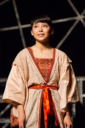 SUPER☆GiRLS宮﨑理奈主演舞台「Peach Boys」より