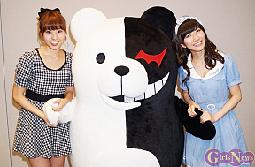 藤江れいな(左)・モノクマ(中央)・石田晴香(右)