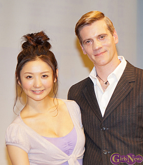 おのののか(左)・アダム・クーパー(右)