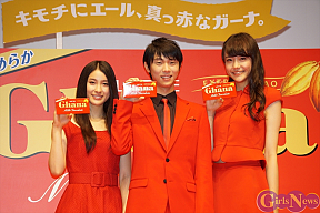 左から土屋太鳳・羽生結弦選手・松井愛莉