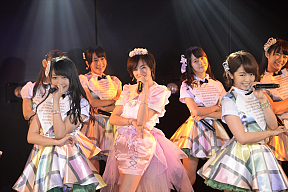 大人AKB48 塚本まり子卒業公演より (C)AKS