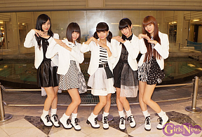 夢みるアドレセンス 左から小林玲・京佳・荻野可鈴・山田朱莉・志田友美