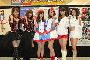 玩具「ジェンガ」と「メカノ」PRイベントより