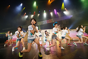 「HKT48全国ツアー~全国統一終わっとらんけん~」より (C)AKS