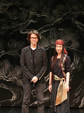 横内謙介(右)・有森也実(右)