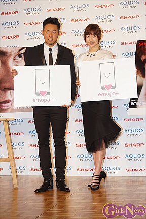 北島康介(左)・篠田麻里子(右)