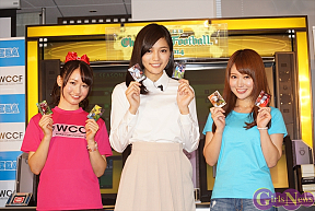 左から桃瀬美咲・川口春奈・森下まい