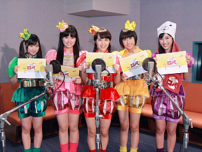 初ももいろクローバーZ (C)紙兎ロペプロジェクト 2014/フジテレビジョン