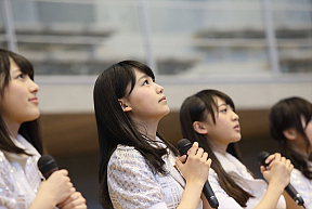 AKB48グループ 「誰かのために」プロジェクト復興支援活動の様子 (C)AKS