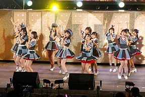 HKT48全国ツアー~全国統一終わっとらんけん~@宜野湾市海浜公園野外劇場より (C)AKS