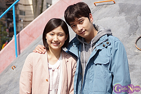 大野いと(左)・チャンソン(右)