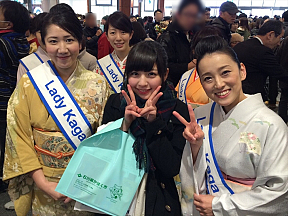 レディー・カガと奇跡のコラボショットを見せる武田舞彩