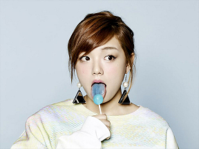 篠崎愛　写真：上飯坂一